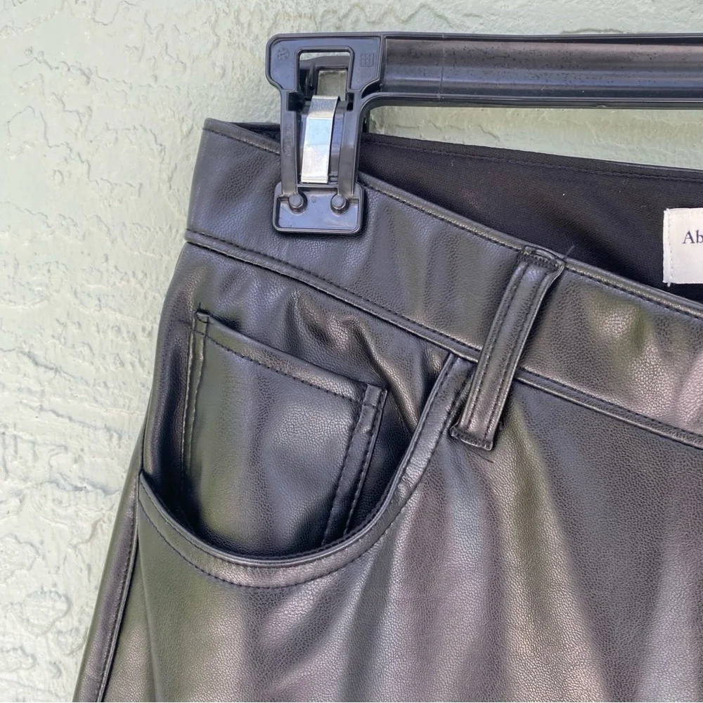 Abercrombie & Fitch Women's Black Vegan Leather High Rise Straight Pants Size 28